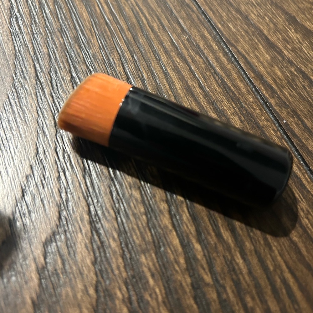 Small Foundation Brush. NIP. - Picture 3 of 3